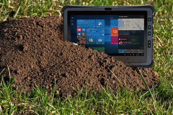 Militär Tablet with dirt